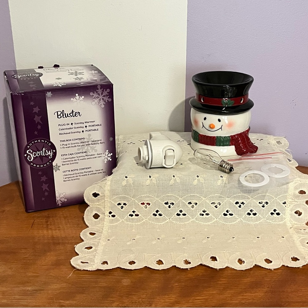 Scentsy Bluster Plug In Warmer - Picture 3 of 4